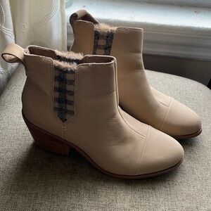 New Toms boots never worn